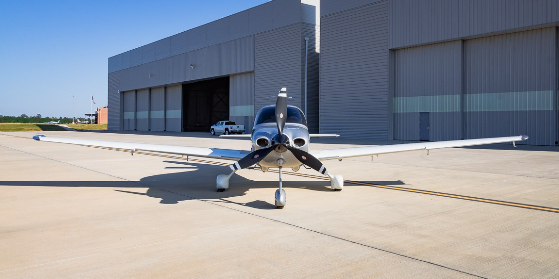 Pilot performing takeoff roll in aircraft equipped with a scimitar propeller